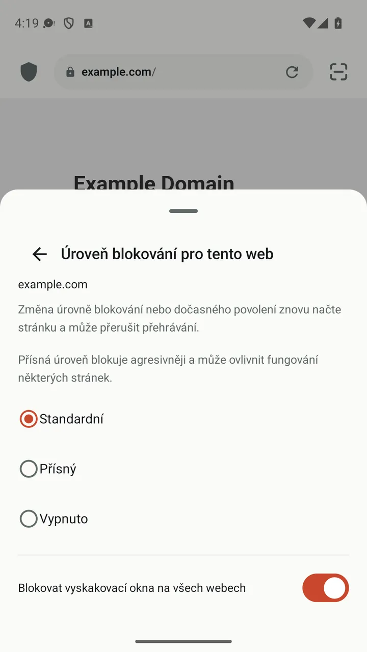 Panel webu v aplikaci Lynvio s úrovněmi blokování Standardní, Přísný a Vypnuto